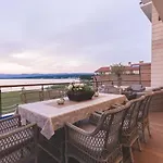Beachfront Marconica וילה