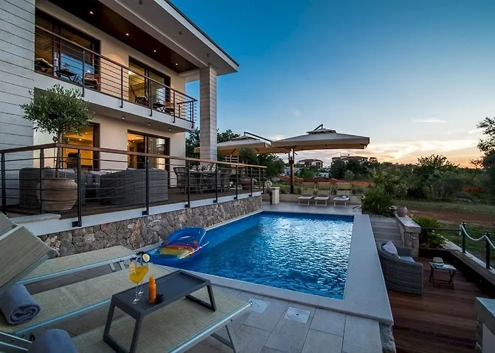 Beachfront Marconica 别墅 *