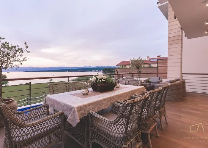 Beachfront Marconica Vila