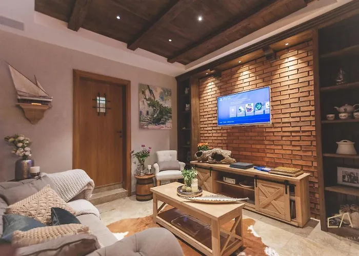 Beachfront Marconica Vila *